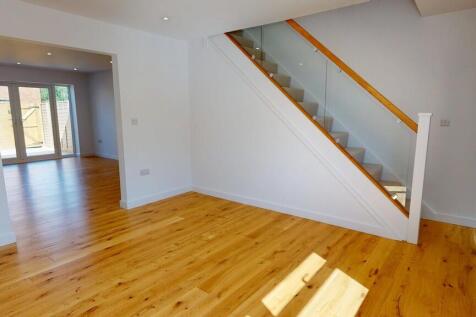 Caernarvon Road, Up Hatherley photo 3