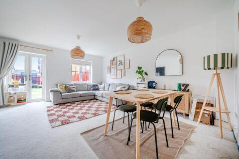 Sitting/dining room