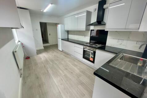 Canon Road, L6 photo 2