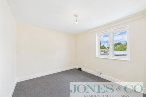 Queens Road, Attleborough photo 4