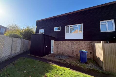Pendlebury, Bracknell, Berkshire, RG12. 1 bedroom maisonette for sale