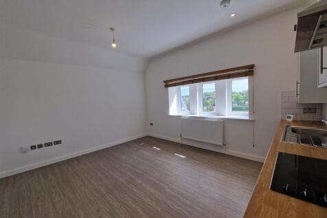 2-bed flat on Radnor Park Avenue, Folkestone, £1,100/mo