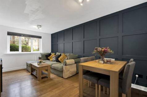 London, NW10 - property photo