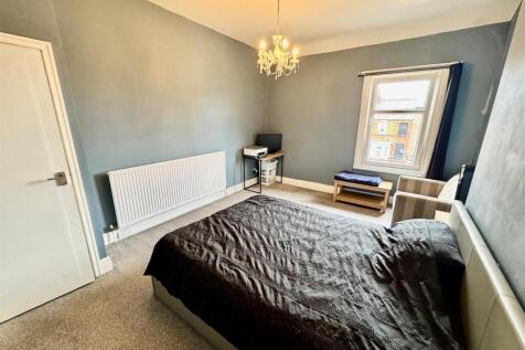 bedroom 2nd.jpg