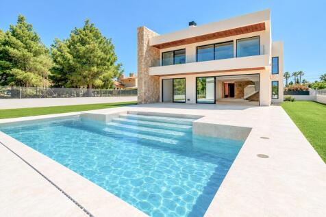 MODERN LUXURY VILLA CLOSE TO THE BEACHES OF PUERTO POLLENSA 