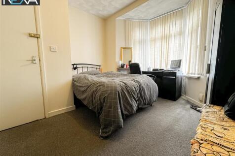 Bright master bedroom with large bay window des...