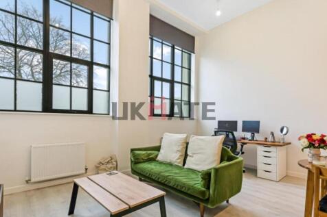 12 Carnation Gardens , Hayes photo 3