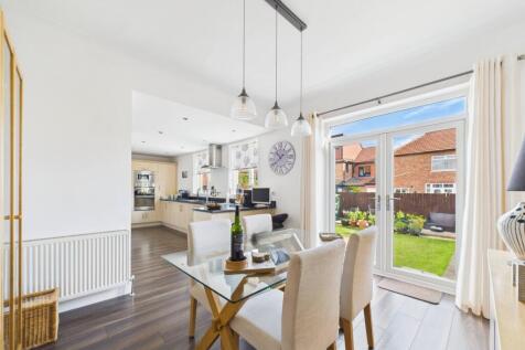 CAM02195G0-PR0092-STILL006