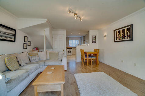 Lounge/ Dining Room through to Kitchen