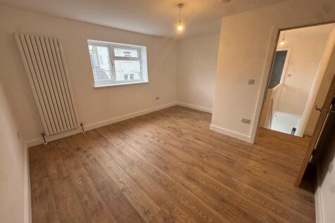 High Lane, Stoke-On-Trent, Staffordshire, ST6 photo 5