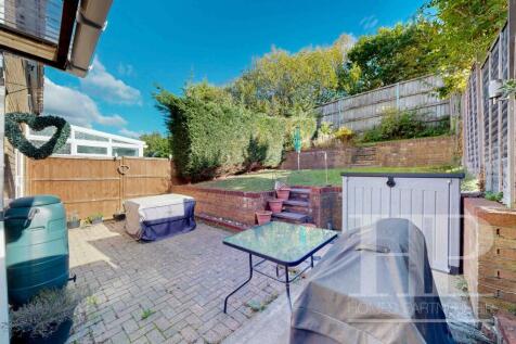 Boleyn Close, Maidenbower, RH10 photo 4