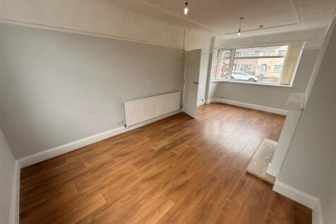 Fairway North, Bromborough photo 5