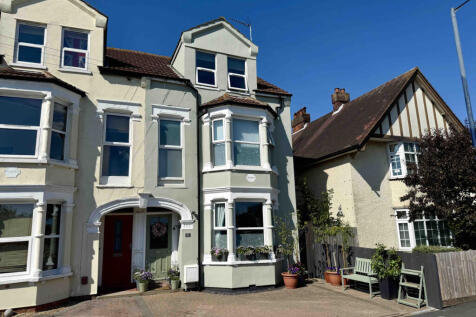 5 Bedroom Semi Detached for Sale