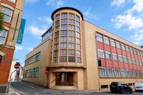 2-bed flat on Bloomsbury House,  Guildhall Road, Northampton, £1,100/mo