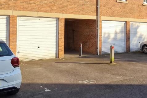 Garage &amp; Parking Space
