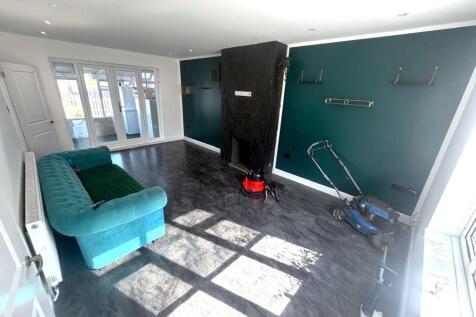 Homestead Way, Luton photo 3
