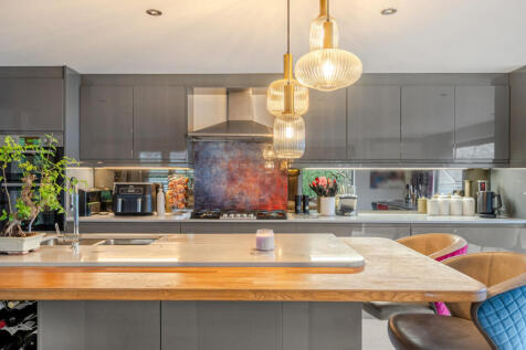 1383929-10-692471...