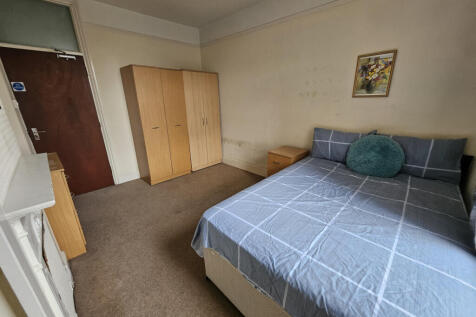 Large bedroom in a sharers house.