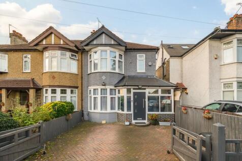 3-bed house on Snakes Lane East, Woodford, £2,400/mo
