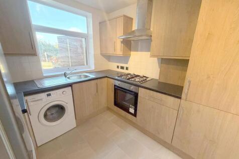 2-bed flat on Mount Grove, Edgware, Middlesex, HA8, £1,600/mo
