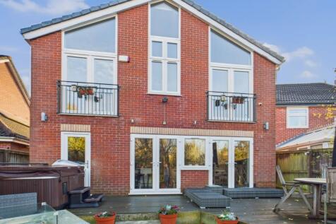 CAM03729G0-PR0188-STILL020