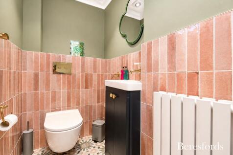 Rayleigh Road, Hutton, CM13 photo 3