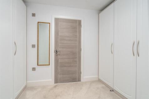 Apt 1 Fairway Lawns Solihull_9.jpg