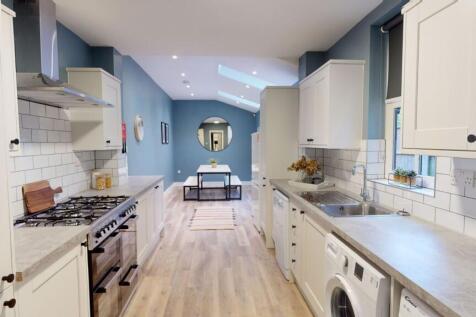 7-bed house on 16 Midland Avenue NG7 2FD, £715/mo