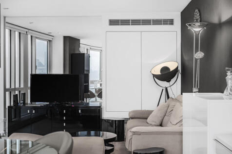 Ontario Tower, 4 Fairmont Avenue E14 photo 3