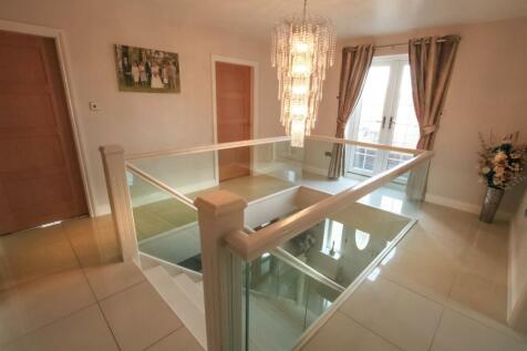 FIRST FLOOR GALLERIED LANDING