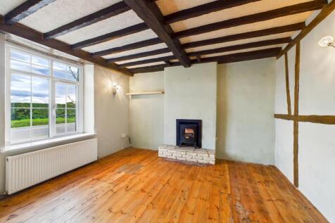 LIVING / DINING ROOM