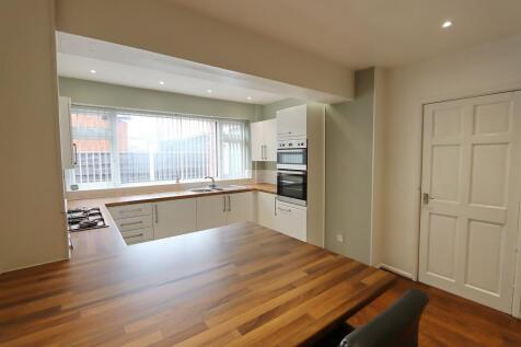 Randale Drive, Bury, BL9 photo 3