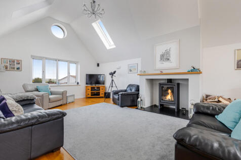 13 Sitting Room With Fire  25 Start Bay Park Stret