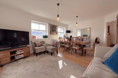 International Way, Sunbury-on-Thames, Surrey, TW16 photo 3