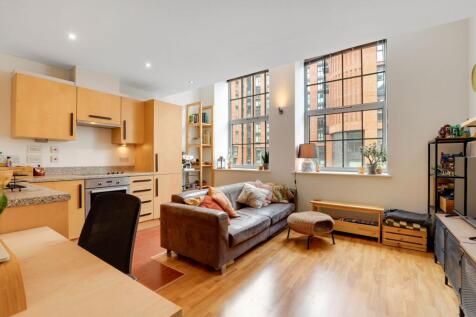 Living/Kitchen Area