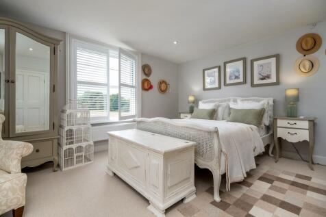 1440px-Elm Farm H...