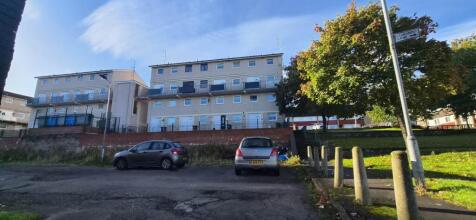 2-bed flat on Airlie Gardens, Glasgow, £850/mo