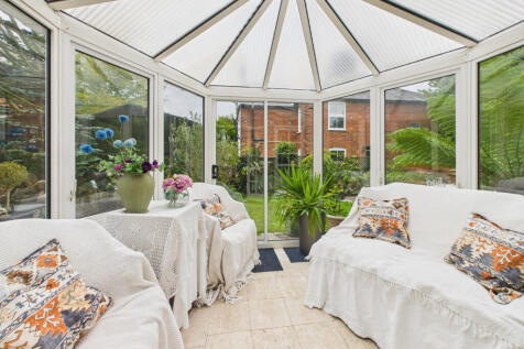 CAM02909G0-PR0488-STILL005