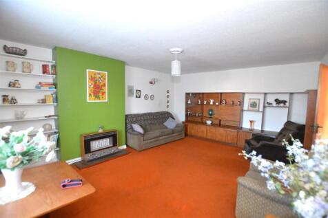 18 Dunleary Close liv a.JPG