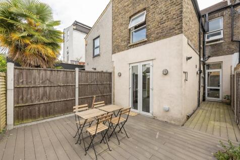 Warwick Road, E15
