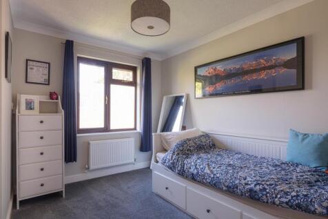 11 Erleigh Drive-11.jpg