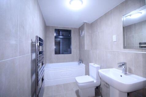 Three Bedroom Flat in Charter House