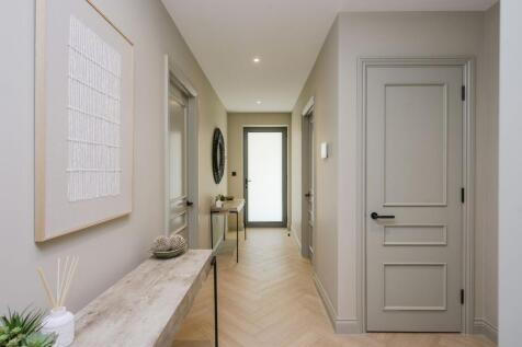 Copsem Lane, Esher, KT10 photo 4