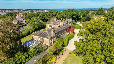 Albert Cottage Hotel, York Avenue, East Cowes, Isle of Wight PO32 6BD