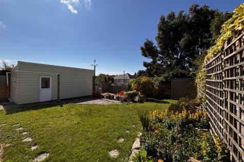 Garden &amp; outbuilding