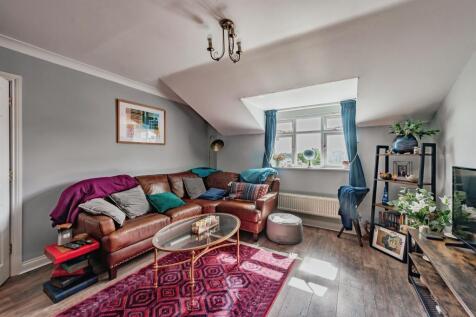 Royal earlswood estate photo 5