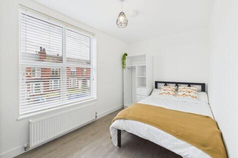 Bright and inviting double bedroom with a large...