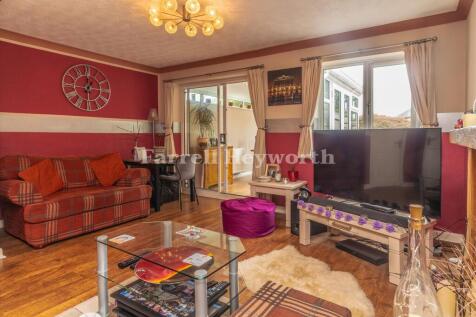 Lounge image 2