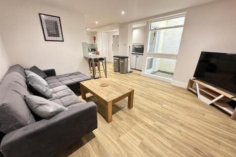 Living area 3.jpg