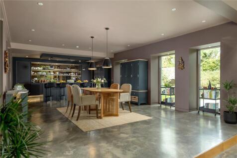 Kitchen/Dining Area